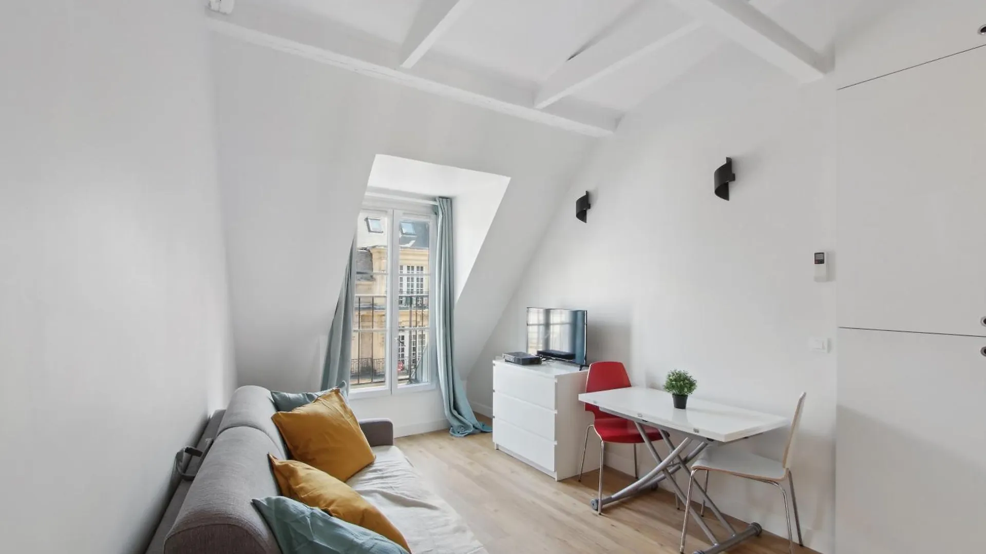 Lovely Studio For 2 People In Paris By Weekome Apartment